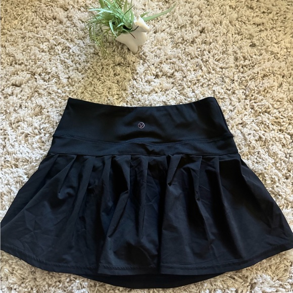 VOGO Athletica Dresses & Skirts - Vogo athletic super cute women’s tennis all black skort skirt.